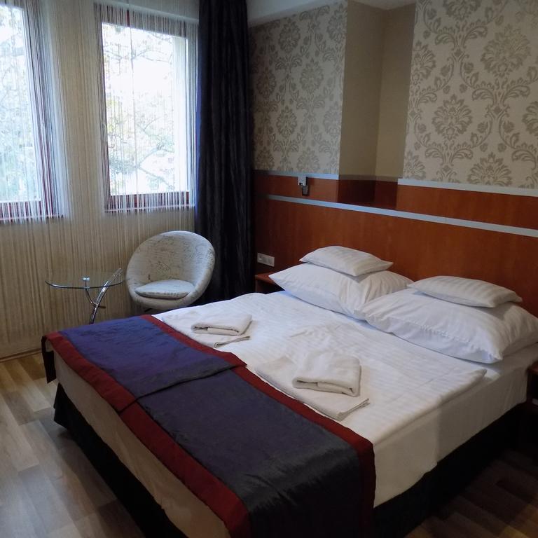 Fortuna Hotel Miskolc Exterior photo